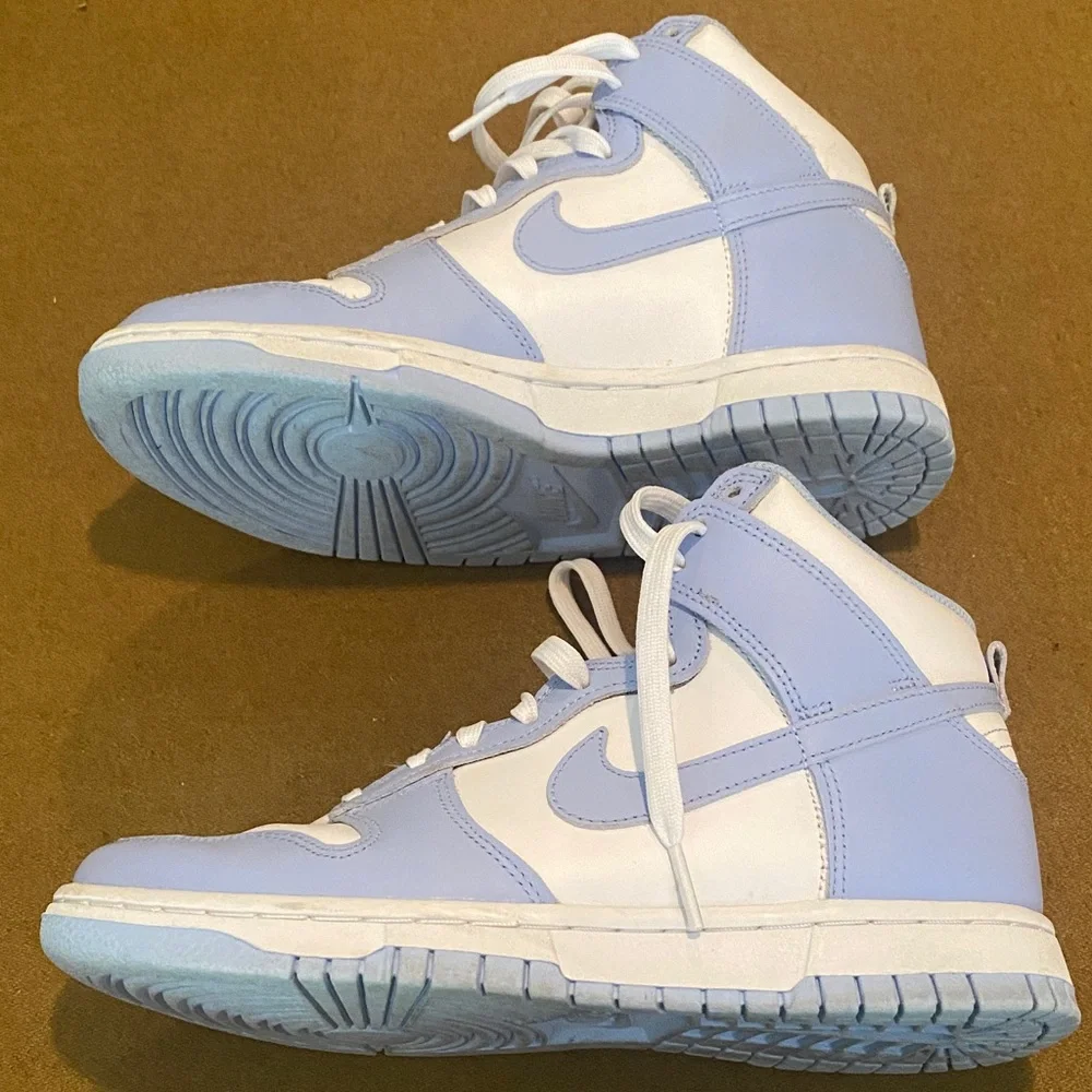 Nike Women's Light Blue and White Sneakers - Picture 2 of 3